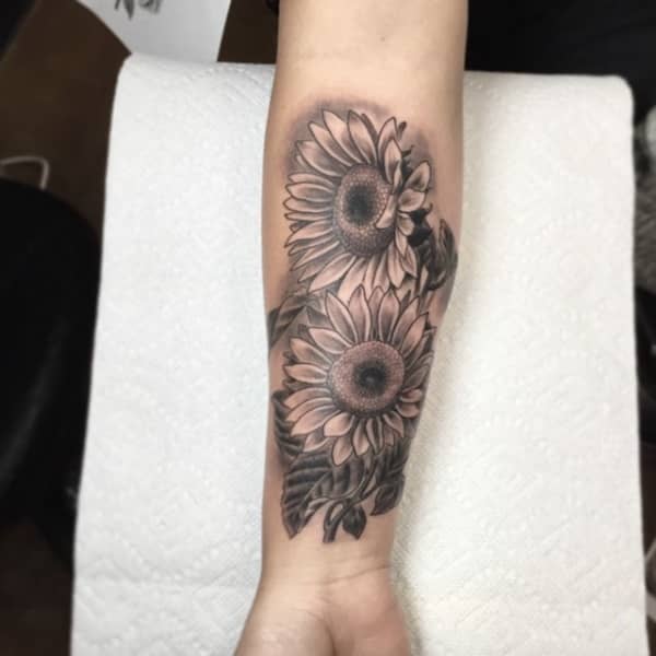 Beautiful-Sunflower-Tattoo-Designs-with-Meanings60