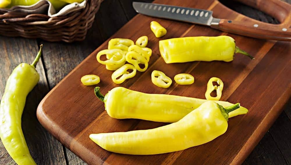 pepperoncini peppers vs banana peppers